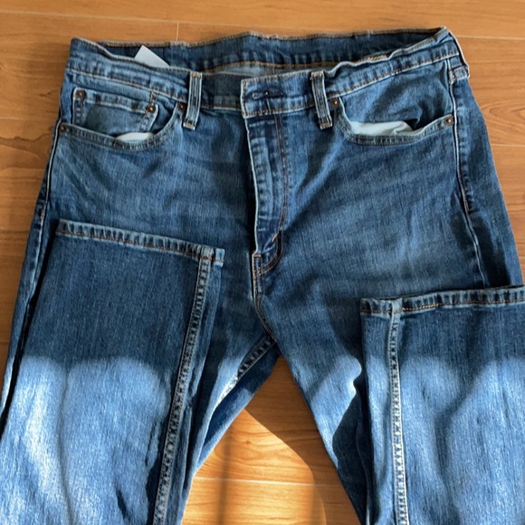 Levi’s - Picture 2 of 3